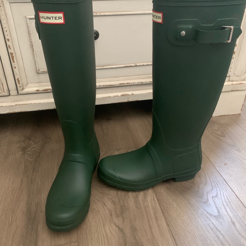 NWOT Never worn Forest Green Hunter boots